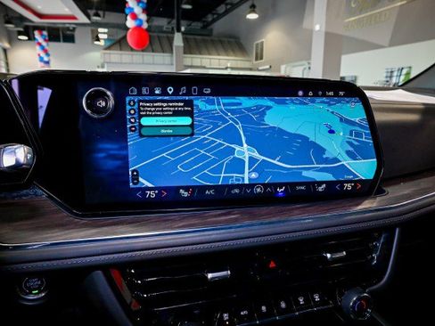 Used 2025 Chevrolet Suburban Z71 AWD/4WD image 37