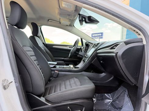 Used 2019 Ford Fusion SE FWD image 19