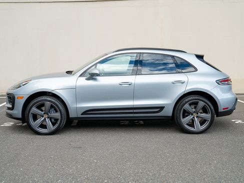Used 2025 Porsche Macan image 2