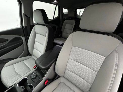 Used 2023 GMC Terrain SLE w/ Driver Convenience Package image 27