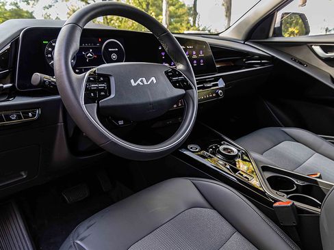 Certified 2024 Kia Niro Wind image 7