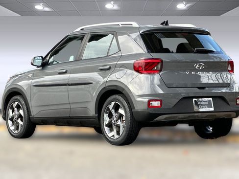 Used 2022 Hyundai Venue SEL w/ Cargo Package image 3
