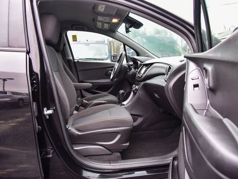 Used 2022 Chevrolet Trax LS w/ Tint and Cruise Package image 9