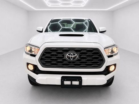 Used 2023 Toyota Tacoma TRD Sport w/ TRD Premium Sport Package AWD/4WD image 8