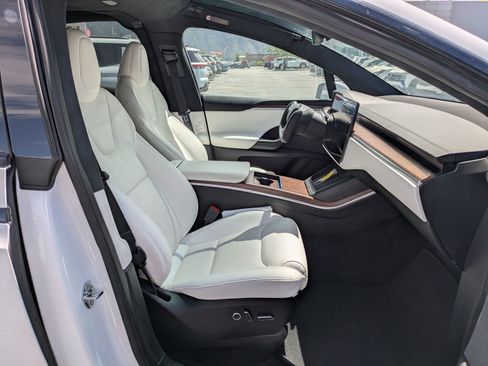 Used 2022 Tesla Model X AWD/4WD image 32