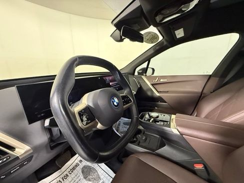 Used 2023 BMW iX xDrive50 w/ Sport Package AWD/4WD image 8