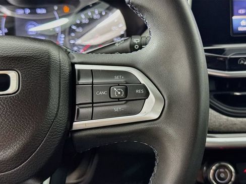 Used 2022 Jeep Compass Latitude w/ Sun and Sound Group AWD/4WD image 18