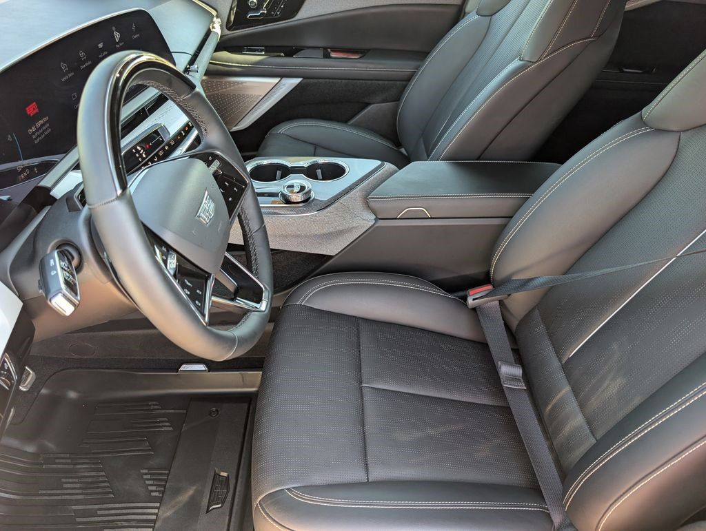 Certified 2025 Cadillac Optiq Sport 2 w/ LPO, Floor Liner Package AWD/4WD image 12