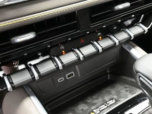 New 2026 Chevrolet Colorado ZR2 w/ Technology Package AWD/4WD image 35