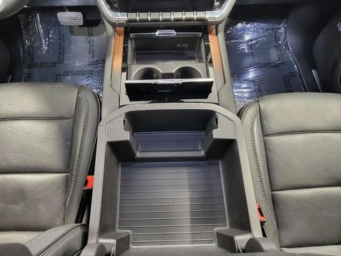 Used 2025 GMC Yukon XL Denali AWD/4WD image 17