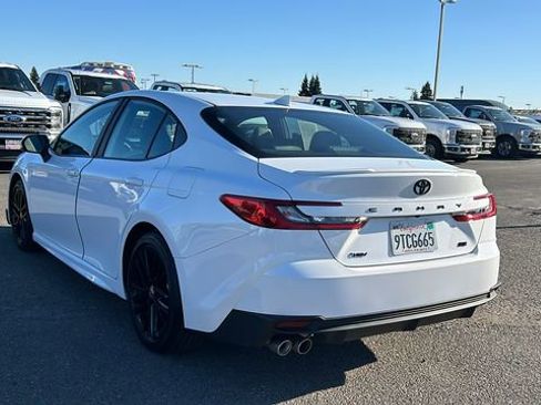 Used 2025 Toyota Camry SE w/ Multimedia Upgrade Package image 5