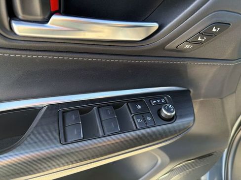 Certified 2024 Toyota Venza XLE image 10