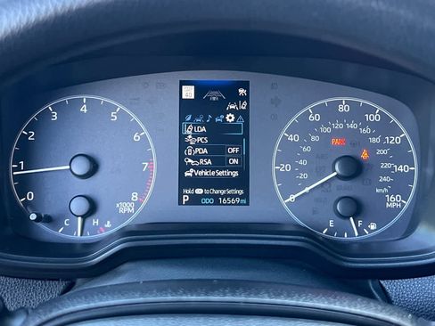 Used 2025 Toyota Corolla LE image 29