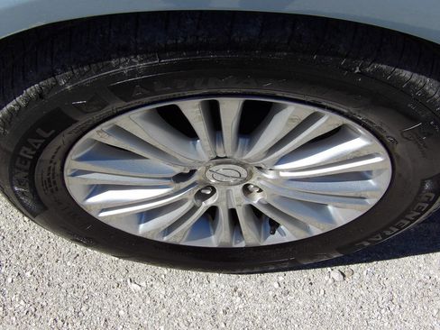 Used 2012 Chrysler Town & Country Limited w/ Luxury Group image 11