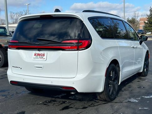 New 2026 Chrysler Pacifica Select w/ S Appearance Package FWD image 7