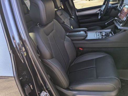 New 2025 Jeep Wagoneer Series II w/ Convenience Group I image 30