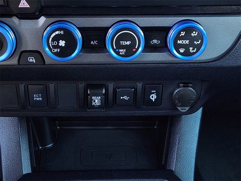 Used 2020 Toyota Tacoma SR5 image 19