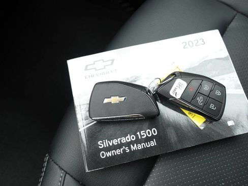Used 2023 Chevrolet Silverado 1500 Custom image 32
