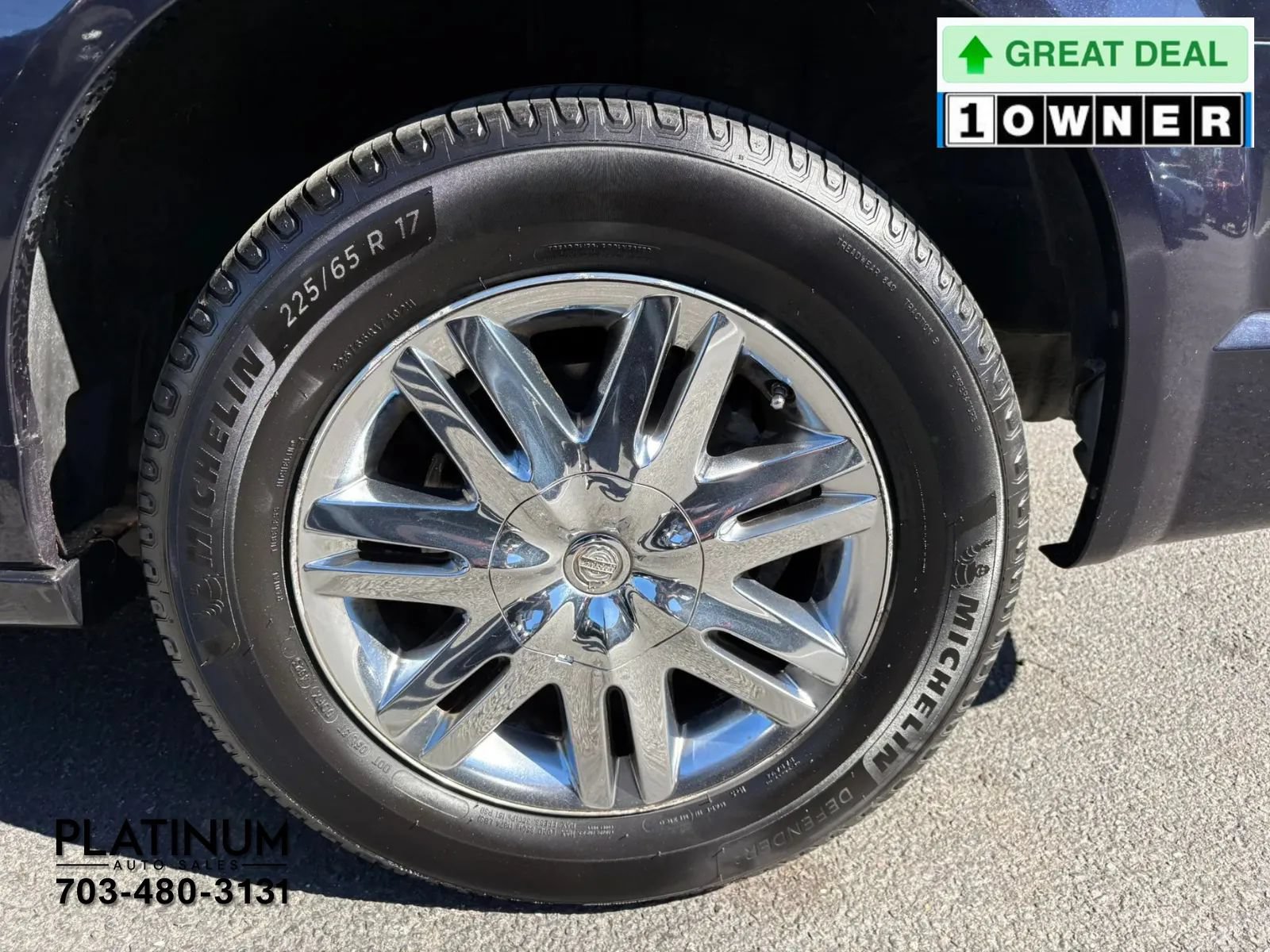 Used 2010 Chrysler Town & Country Limited w/ Entertainment Group #3 FWD image 20