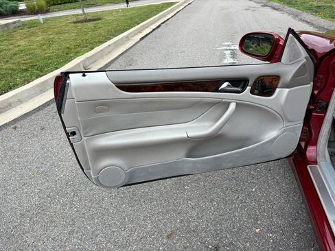 Used 2000 Mercedes-Benz CLK 320 Cabriolet image 30