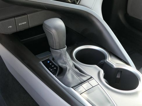 Used 2022 Toyota Camry LE w/ Carpet Mat Package (TMS) FWD image 24