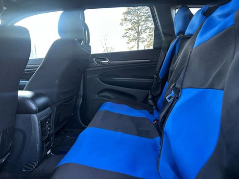 Used 2018 Jeep Grand Cherokee Laredo image 9