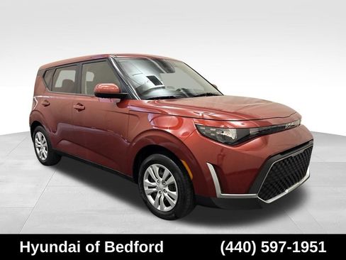 Used 2023 Kia Soul LX FWD image 3