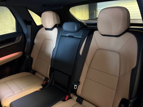 Certified 2026 Porsche Cayenne AWD/4WD image 33