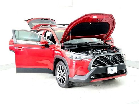 Certified 2023 Toyota Corolla Cross XLE w/ Convenience Package AWD/4WD image 9