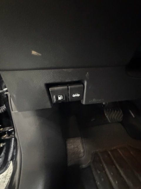 Used 2024 Nissan Versa SV FWD image 21
