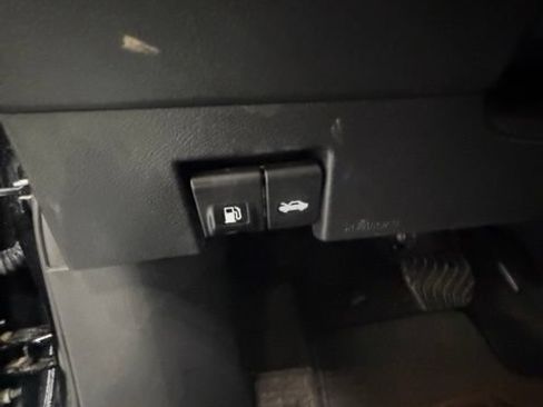 Used 2024 Nissan Versa SV FWD image 21