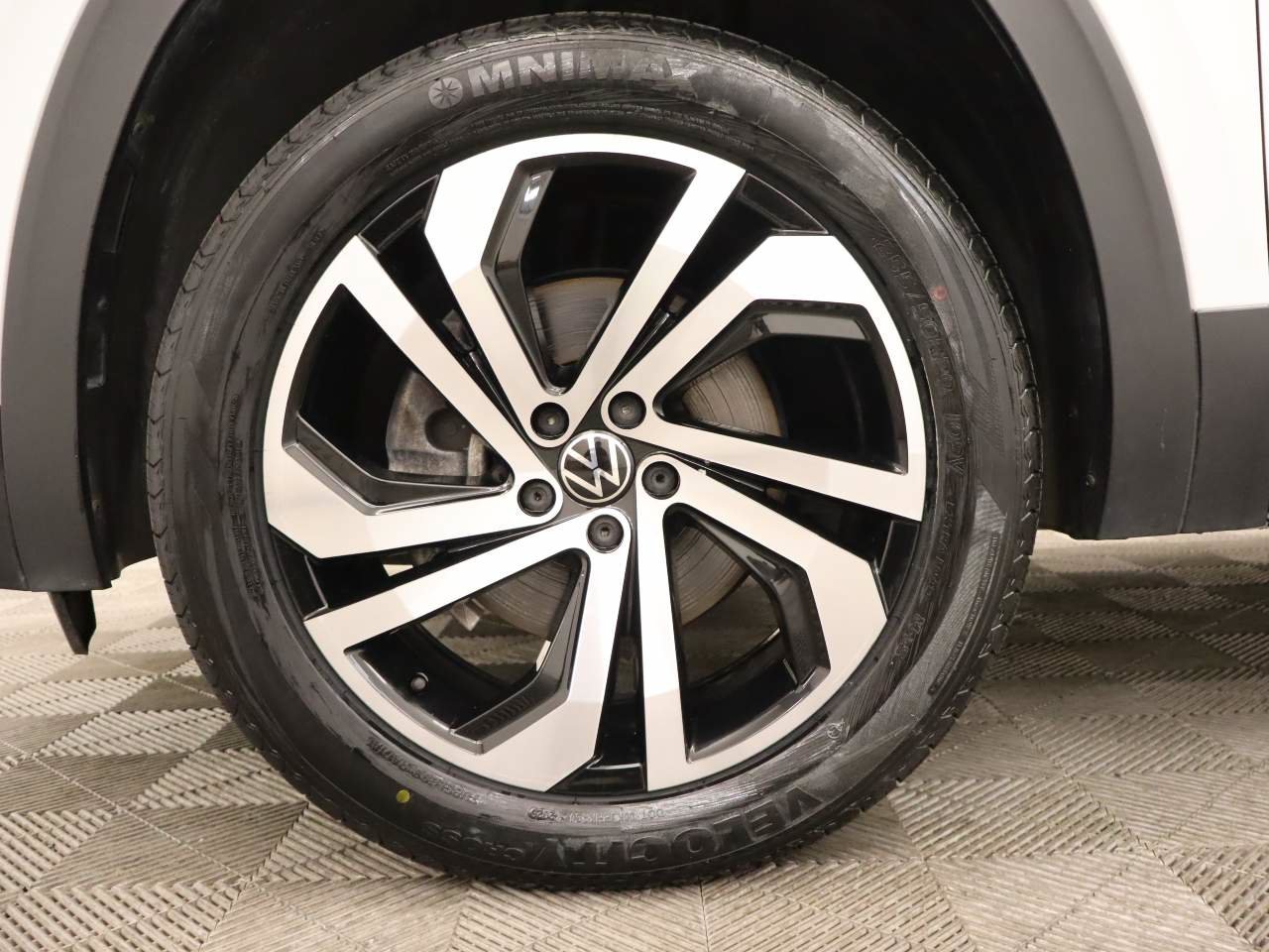 Used 2023 Volkswagen Atlas SEL AWD/4WD image 6