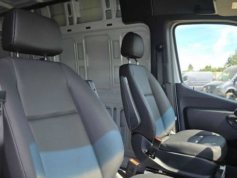 Used 2025 Mercedes-Benz Sprinter 2500 image 13