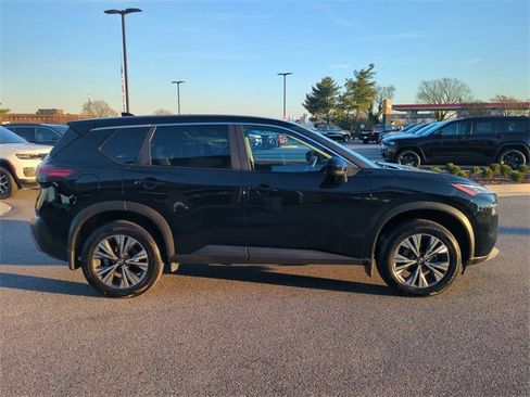 Used 2023 Nissan Rogue SV image 3