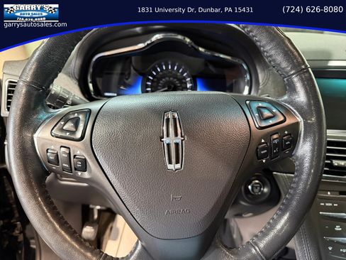 Used 2018 Lincoln MKT AWD image 18
