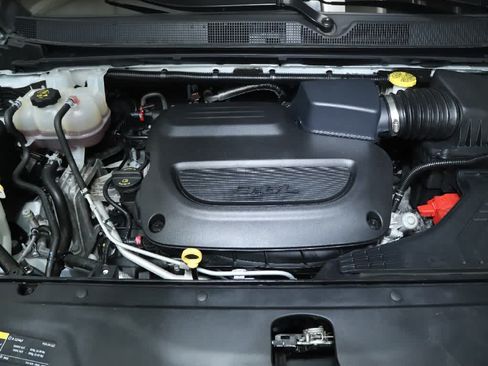 Used 2023 Chrysler Pacifica Touring-L FWD image 32