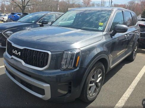 Used 2023 Kia Telluride LX image 2