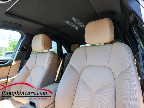 Used 2023 Porsche Macan AWD/4WD image 21