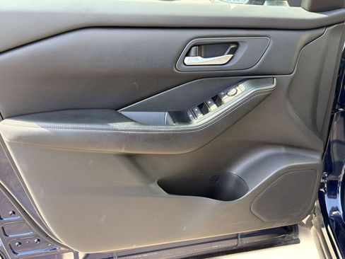 Used 2025 Nissan Rogue SV AWD/4WD image 14