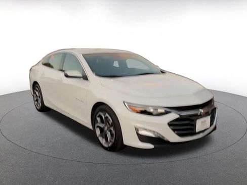 Used 2024 Chevrolet Malibu LT image 3