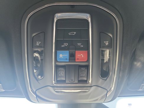 Used 2025 Jeep Grand Cherokee L Altitude image 30