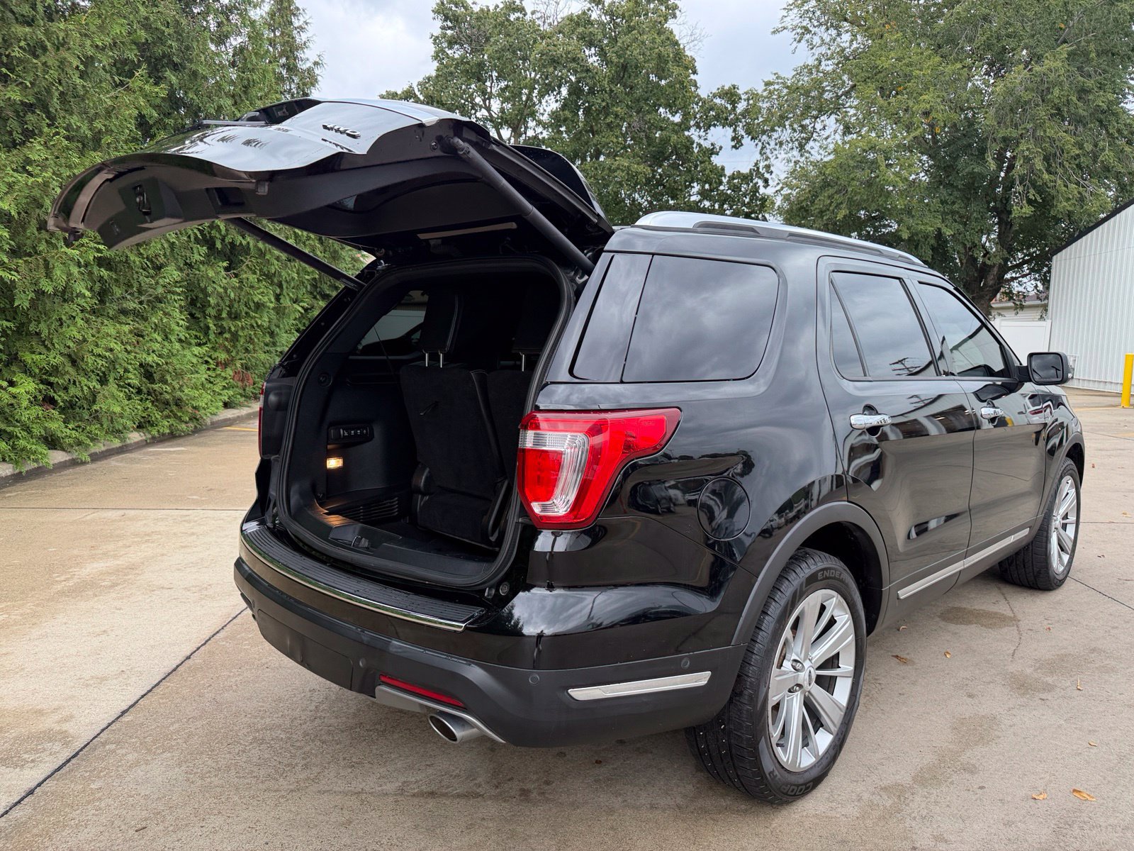 Used 2018 Ford Explorer Limited w/ Equipment Group 301A AWD/4WD image 34