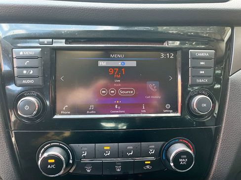 Used 2022 Nissan Rogue Sport S FWD image 14