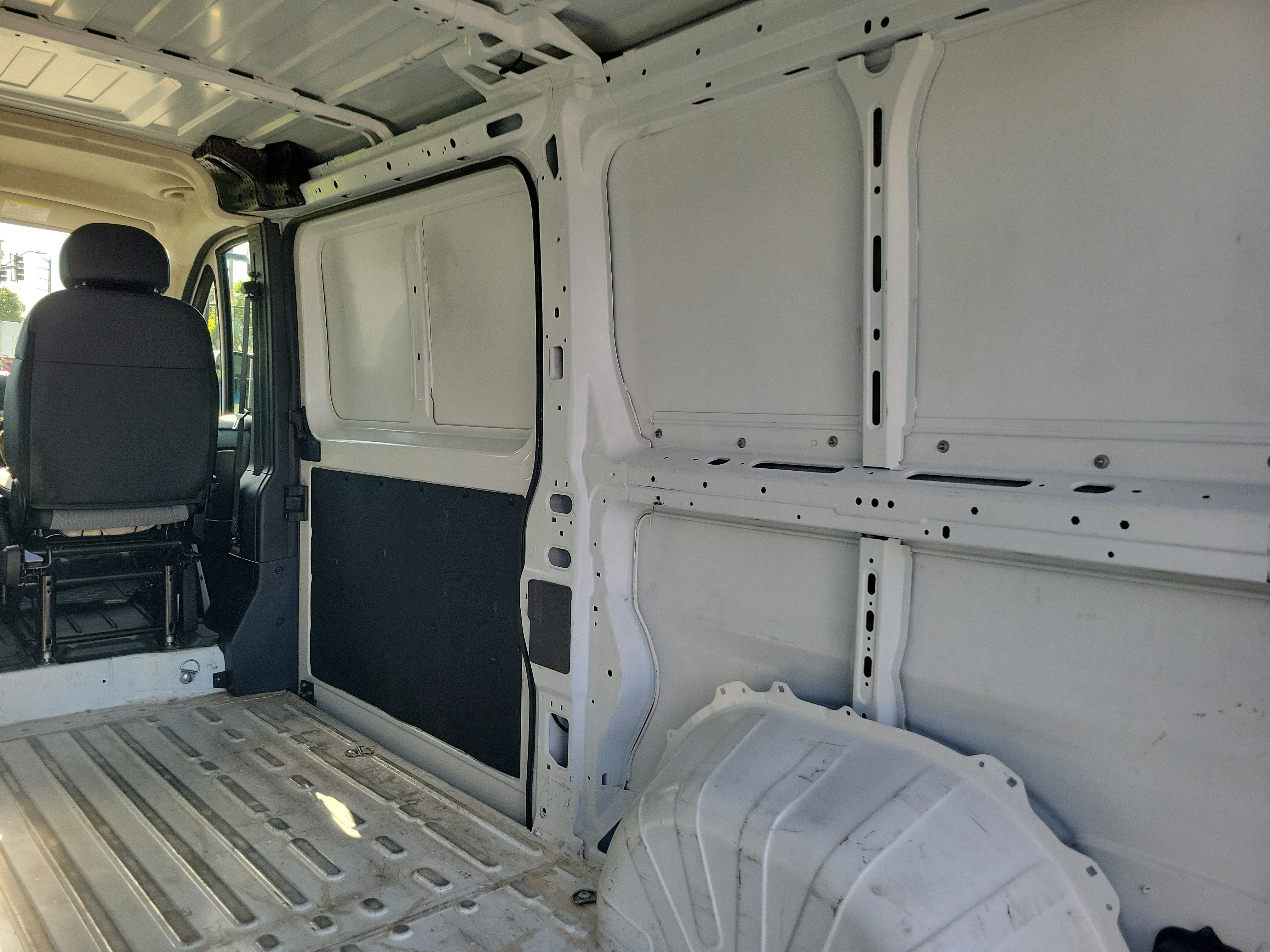 Used 2025 RAM ProMaster 2500 w/ Convenience Group FWD image 7
