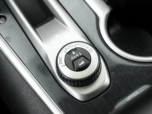 Used 2019 Nissan Pathfinder SV AWD/4WD image 19