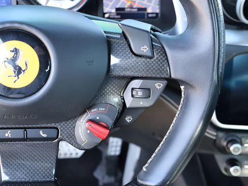 Used 2020 Ferrari Portofino RWD image 39