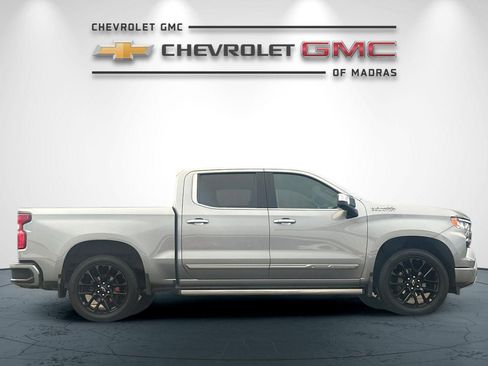 Used 2023 Chevrolet Silverado 1500 High Country w/ Technology Package AWD/4WD image 2