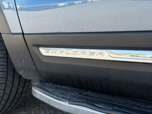 Used 2018 Ford Explorer Limited w/ Equipment Group 301A image 11