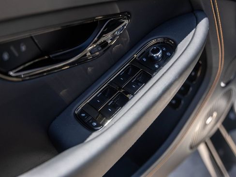 Certified 2025 Bentley Continental GT AWD/4WD image 39
