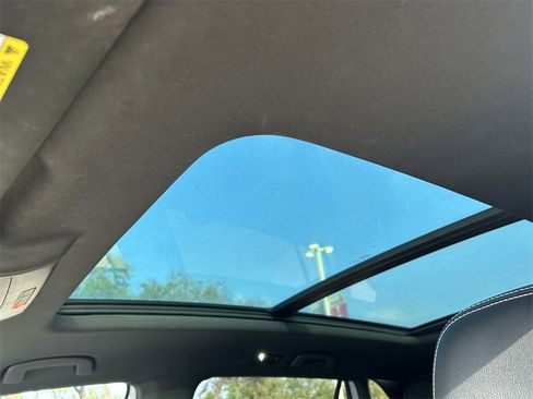 Used 2022 Volkswagen Atlas Cross Sport SEL R-Line image 32